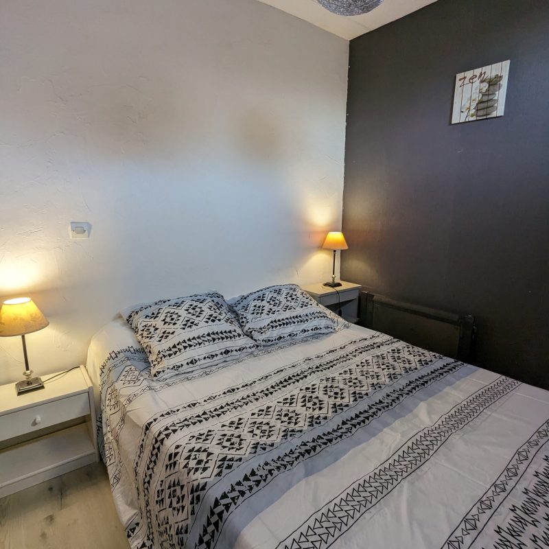 Appartement refait à neuf, prévu pour 8 personnes dans le quartier du california, entre le centre-ville et le seaquarium, proche de la plage et des commerces